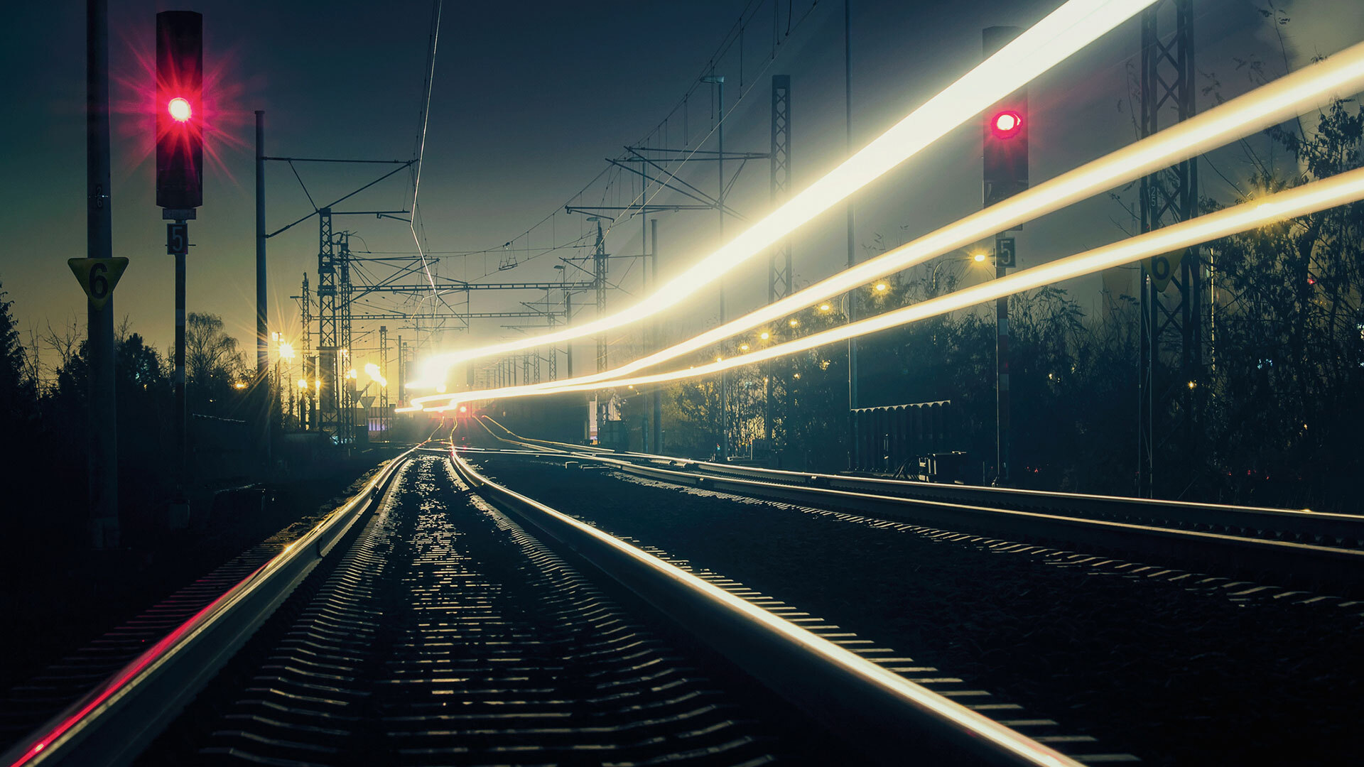 Image i Stock tracks at night 1074795294 Dec 2023