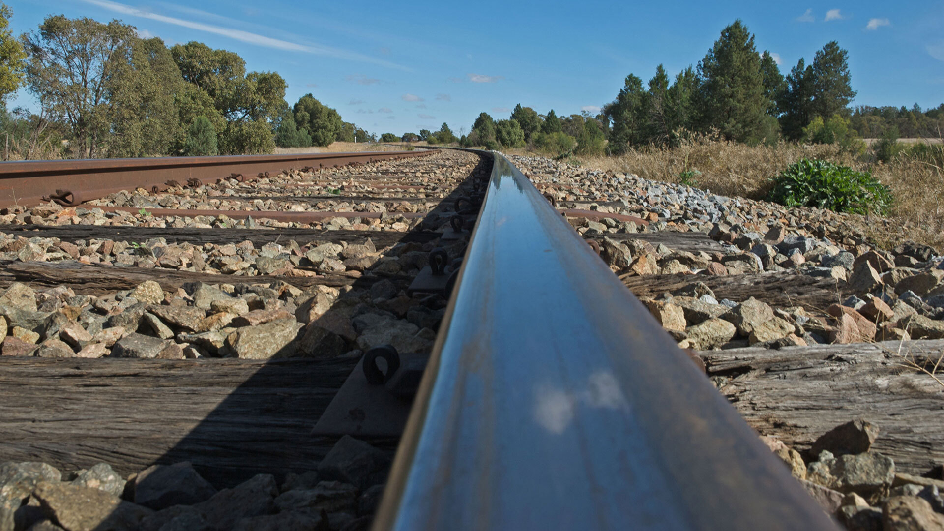 Image AUS rail into the distance
