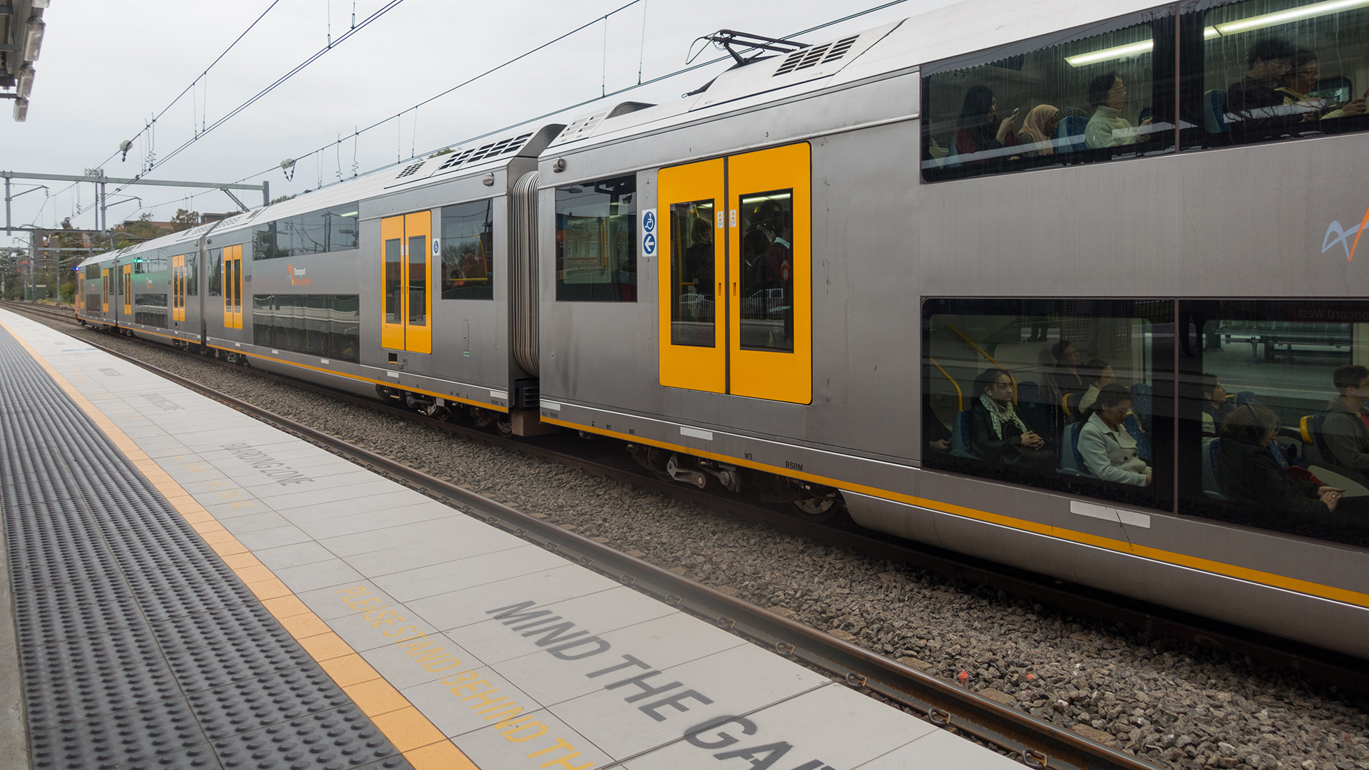 Safety message: Falls between platform and train - MInd the Gap