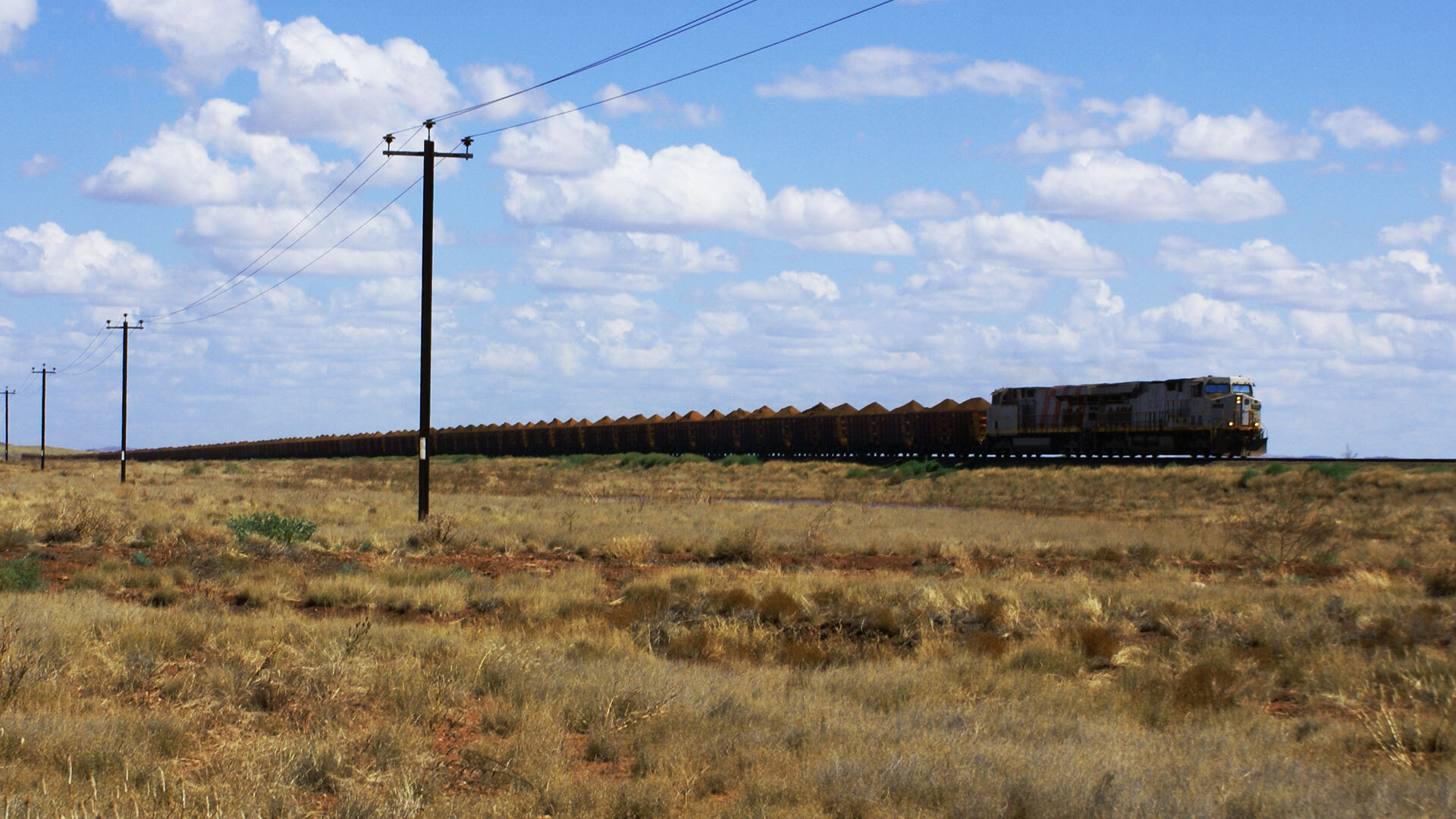 Image i Stock Desert ore train